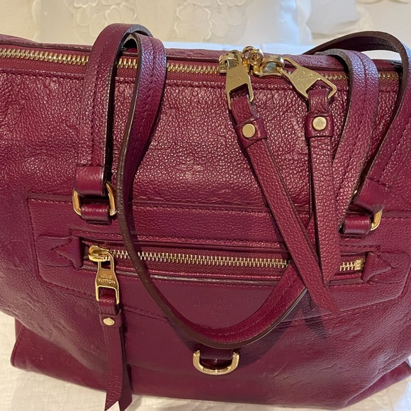 Authentic Loius Vuitton Lumineuse  Empriente Leather in Aurore color. - Picture 5 of 16